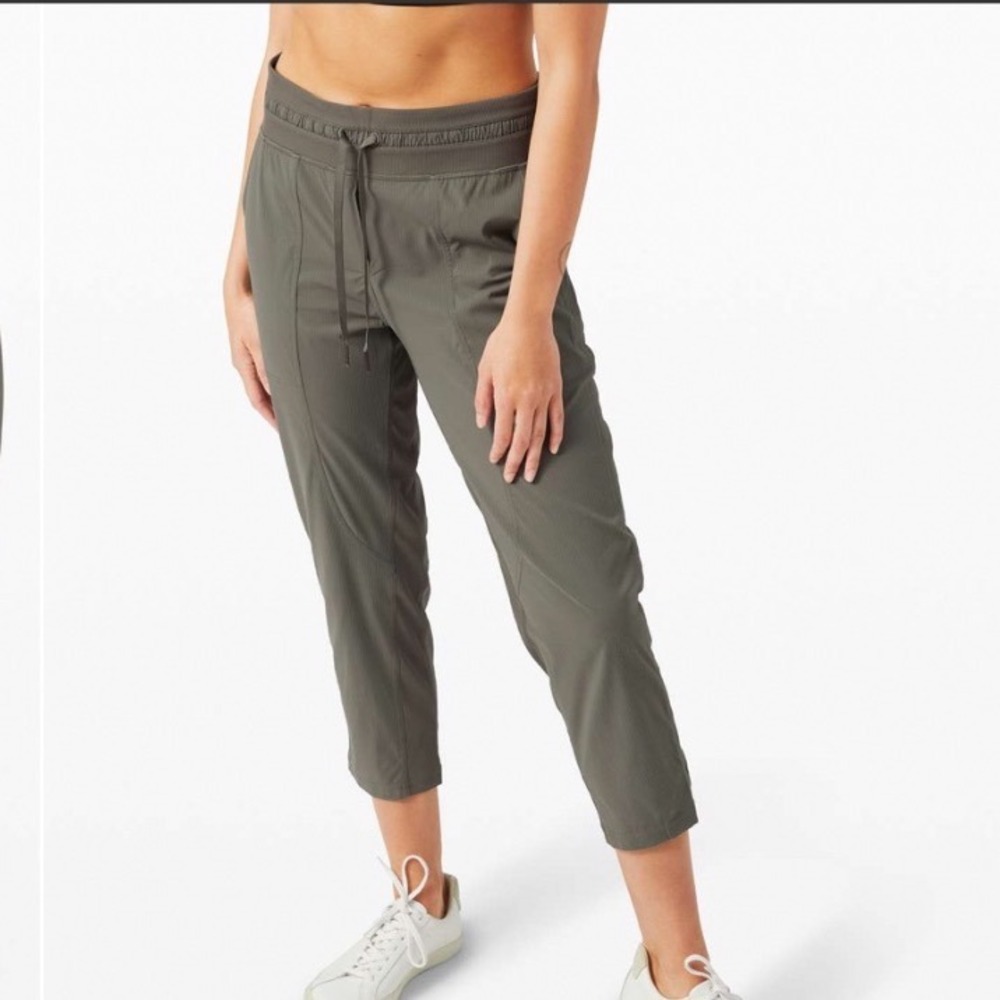 LULULEMON Lululemon‎ Dance Studio Crop 25" In Green